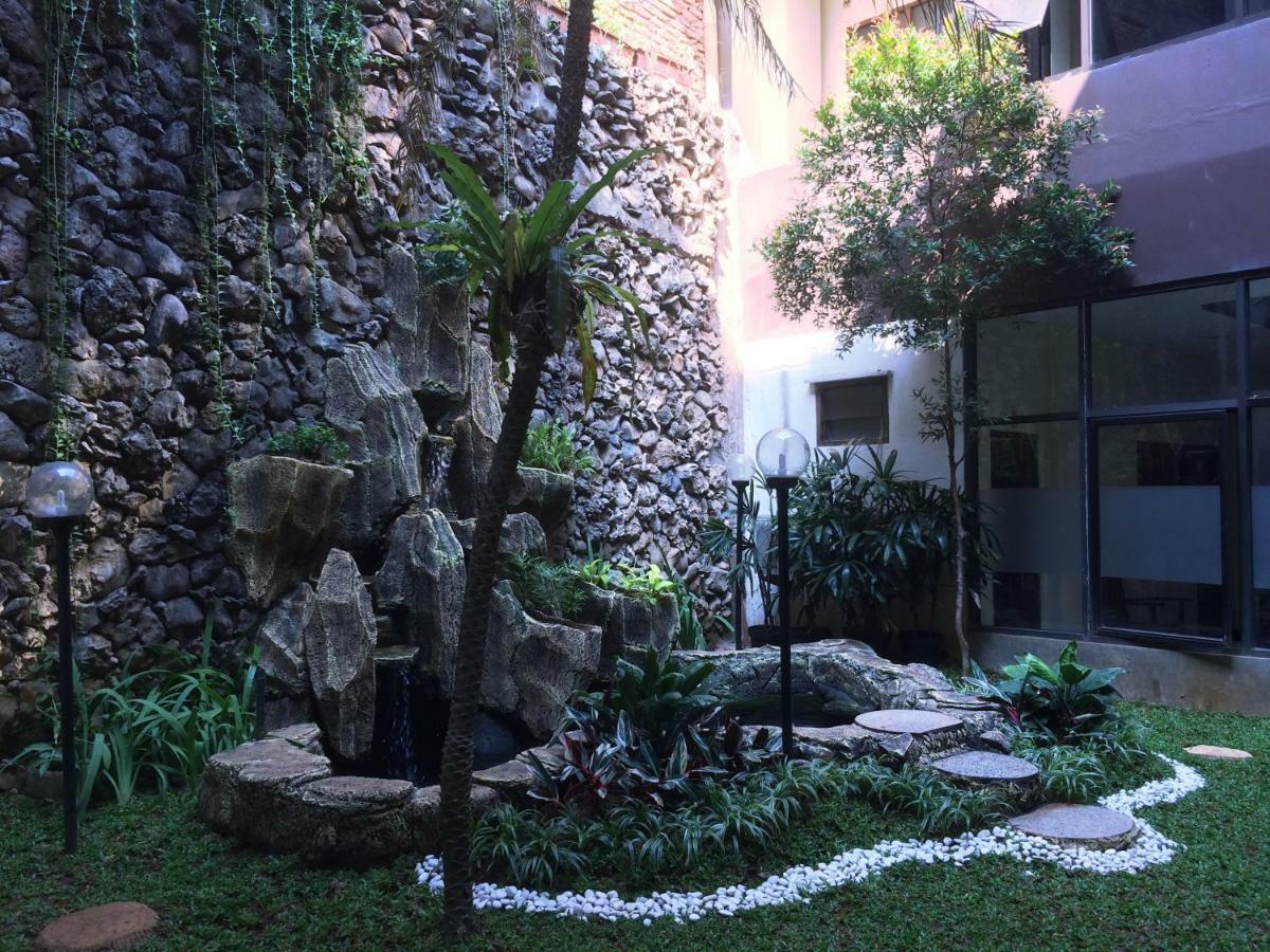Hotel Nusantara Indah Syariah Jakarta Exterior foto